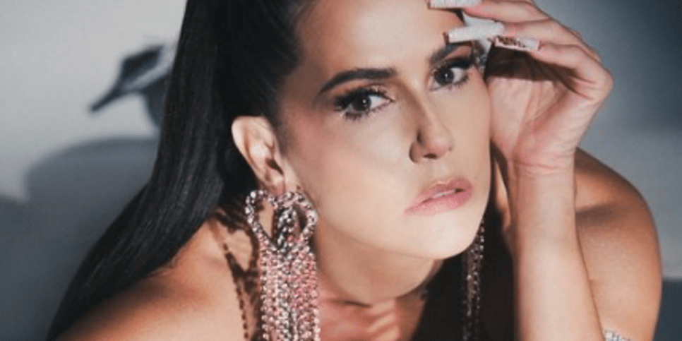 Deborah Secco relembra trauma e comenta uso de substâncias: "Depois que minha filha nasceu”