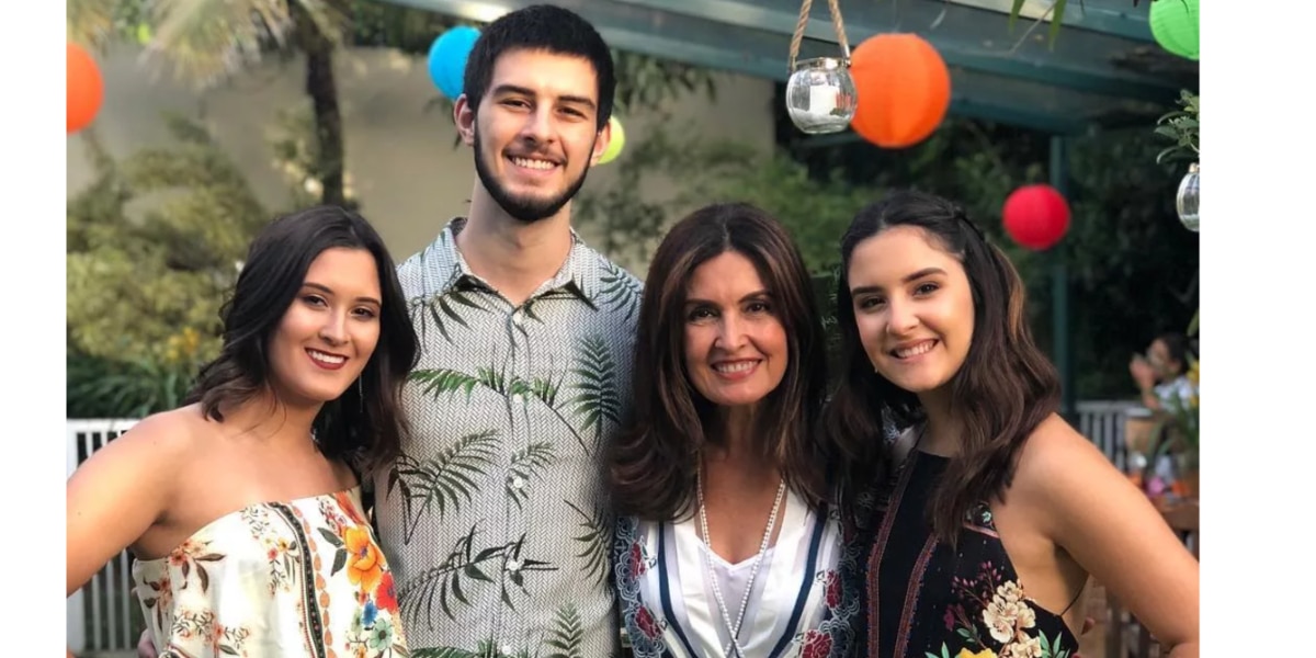 Fátima Bernardes e seus trigêmeos Vinicius, Laura e Beatriz (Imagem Reprodução Internet)