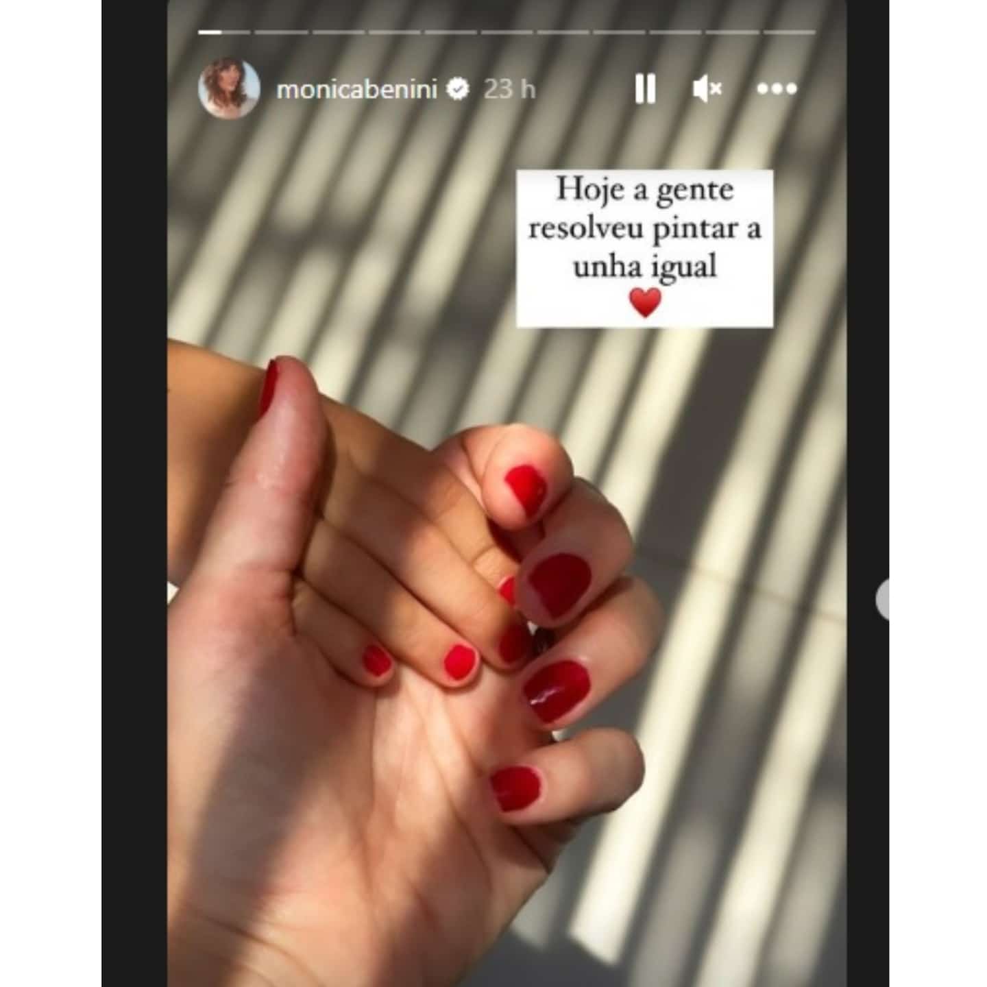 Monica Benine, esposa de Junior Lima, postou foto das unhas do filho pintadas (Imagem Reprodução Instagram)