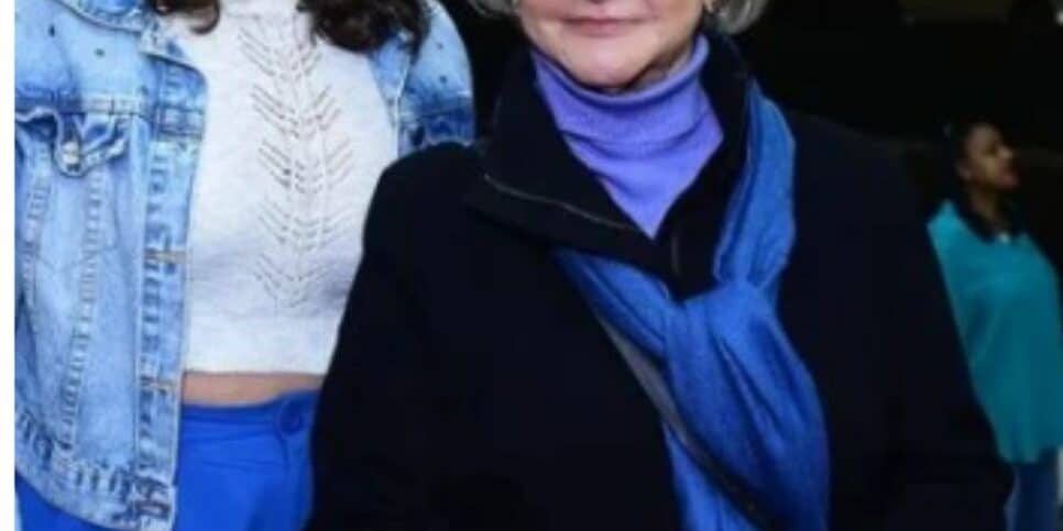 Atriz global se assumiu aos 67 anos e hoje namora com novinha 35 anos mais jovem