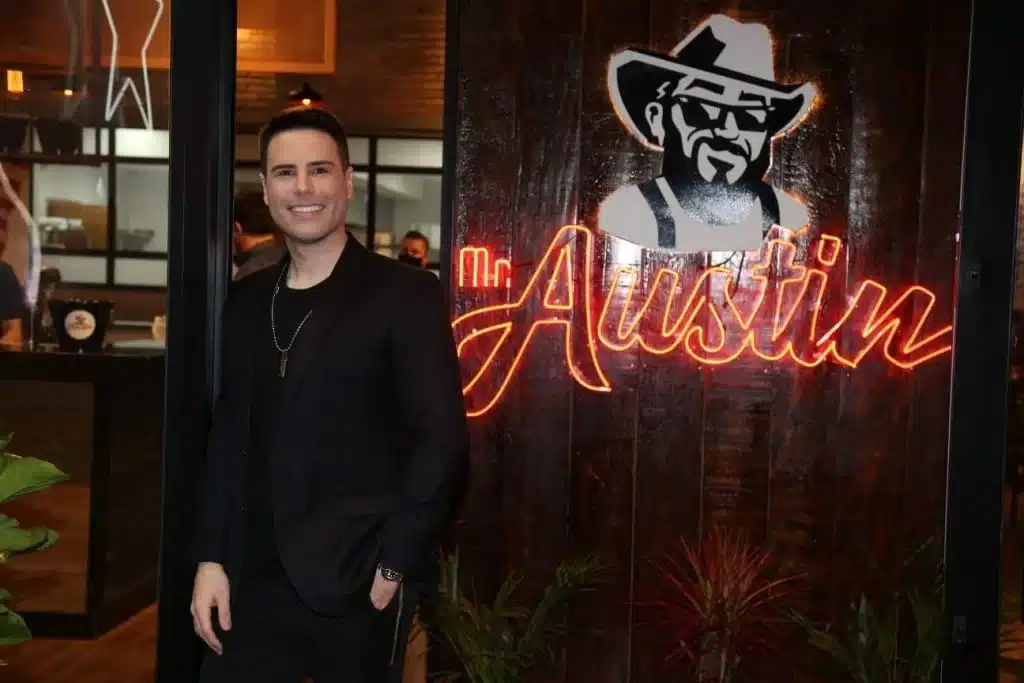 Luiz Bacci em seu restaurante (Foto Reprodução/R7)