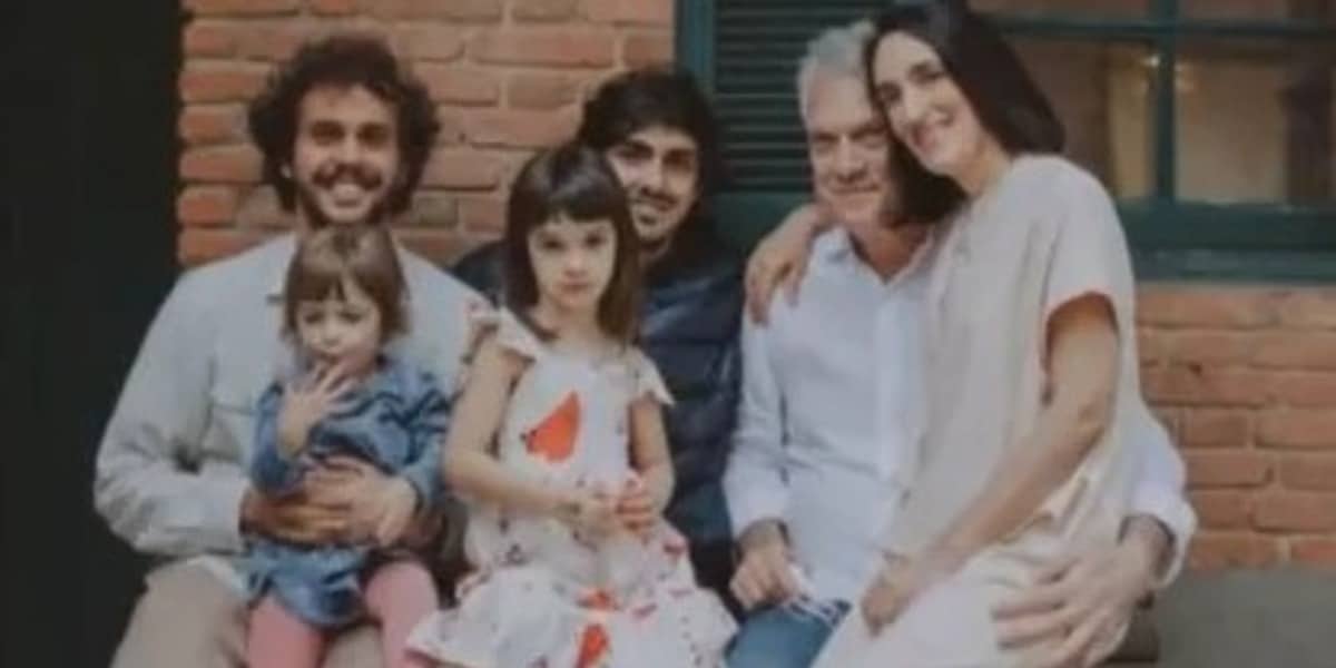 José Pedro Bial, Theo Bial, Maria Prata, Pedro Bial e as duas meninas (Foto Reprodução/Internet)