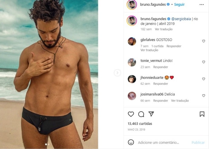 Bruno Fagundes surgiu só de sunga (Foto: Reprodução/Instagram)