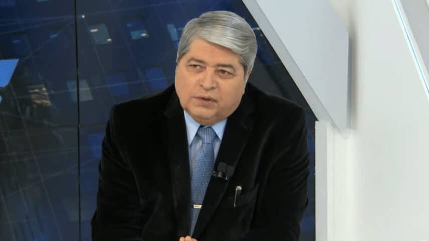 Datena inicia Brasil Urgente de cabeça baixa e sem voz (Foto Reprodução)