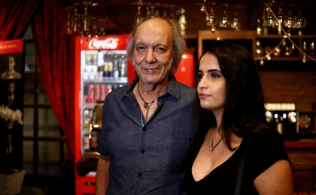 O famoso cantor ao lado de sua esposa, Fernanda Passos (Foto: Fabio Motta/Estadão)