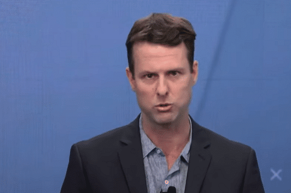 Jornalista é retirado da Jovem Pan após discutir com Constantino