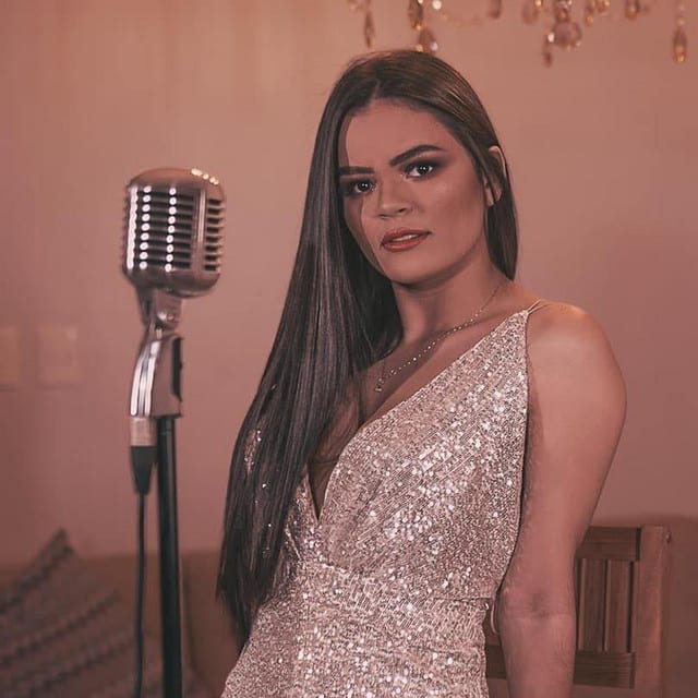 Acidente de carro com famosa cantora de forró acaba em tragédia