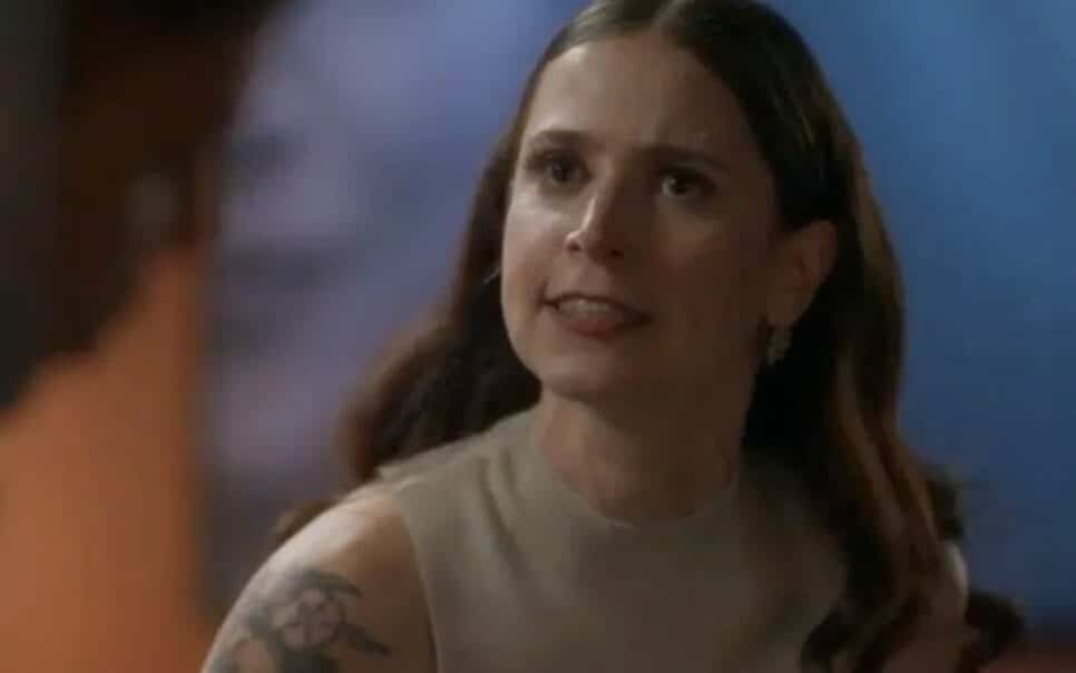 Cara e Coragem: Regina é traída em julgamento e se revolta