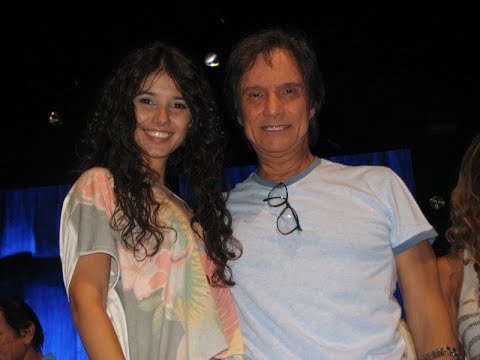 Paula Fernandes disse que ajuda de Roberto Carlos foi muito importante em sua carreira como cantora (Foto Reprodução/Youtube)