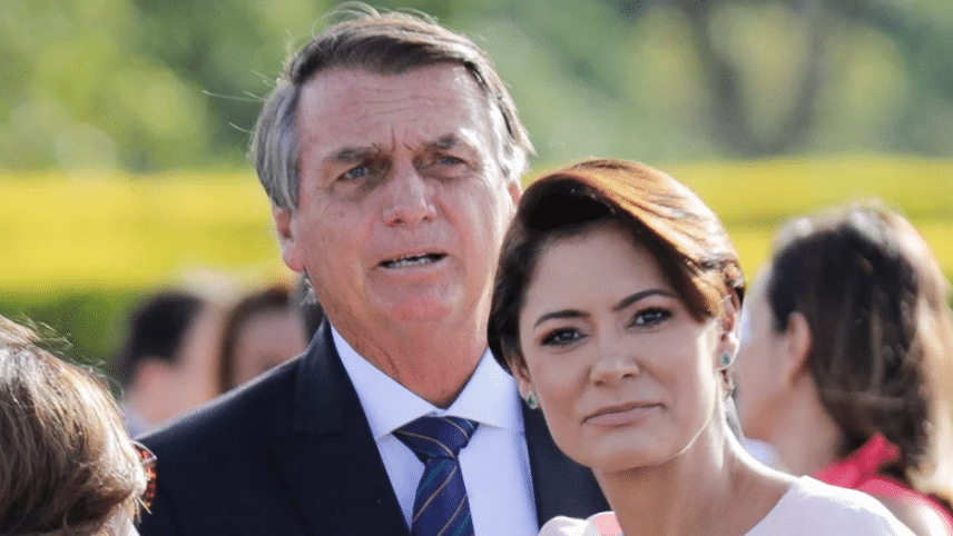 Bolsonaro e Michelle Bolsonaro têm laços 'cortados' publicamente (Foto: Sergio Lima/AFP)