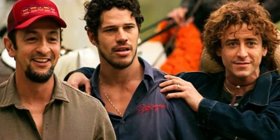 Após boatos de namoro com atriz, ator é visto aos beijos com outro homem (Foto Reprodução/Internet)