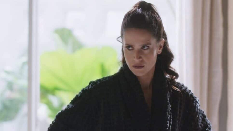 Cara e Coragem: Regina se mancha de sangue ao cometer crime
