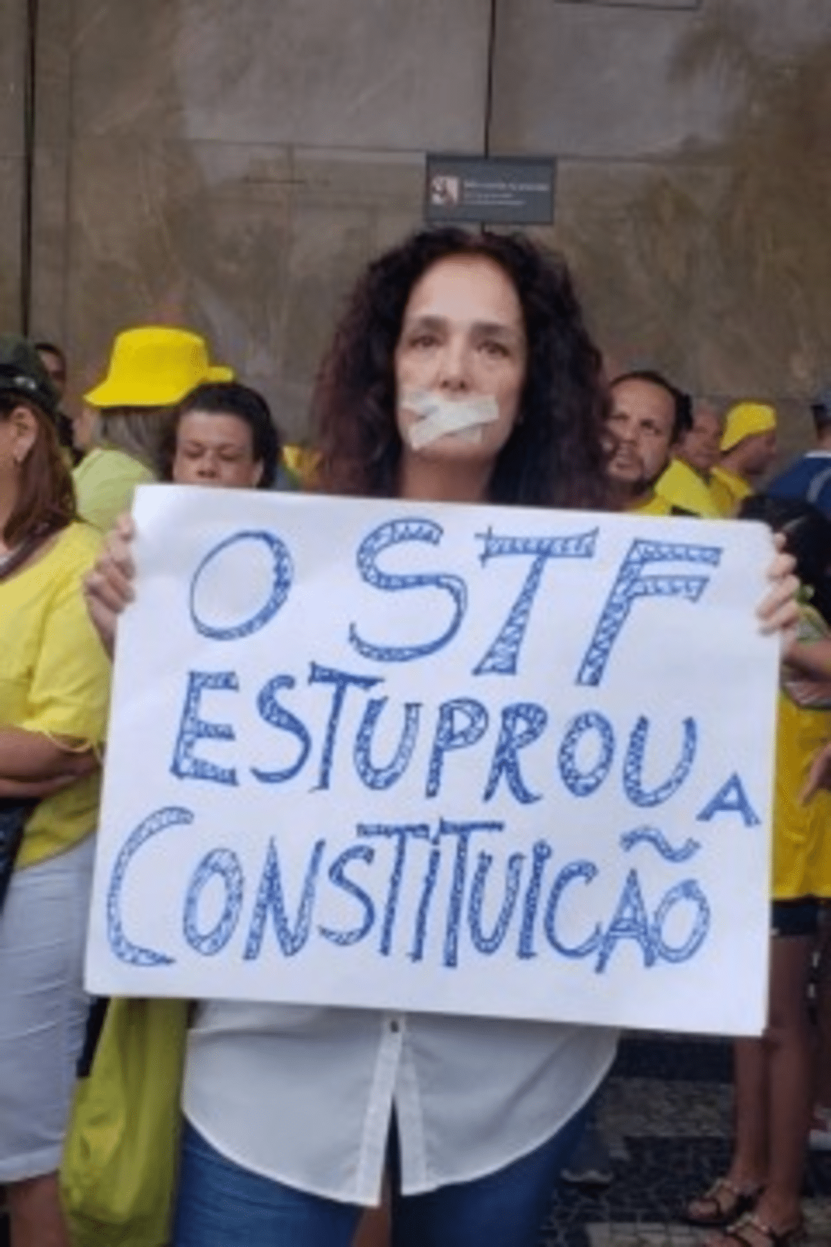 Andrea Richa em manifestação