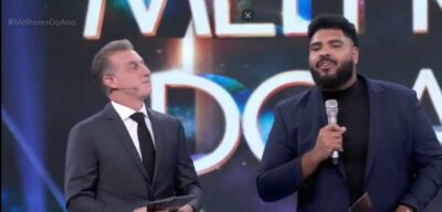 Comediante Paulo Vieira com Luciano Huck na Globo (Foto: Reprodução/Internet)
