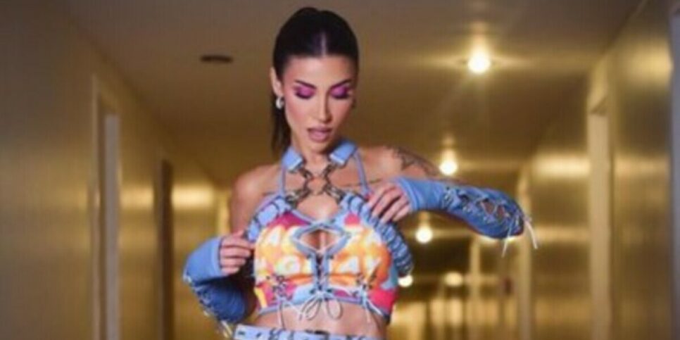 Bianca Andrade, a Boca Rosa, surge com look ousado para Farofa da Gkay