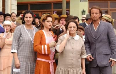 Carla Daniel, Drica Moraes, Laura Cardoso e Marcello Novaes em cena de Chocolate com Pimenta (Foto: Reprodução / Globo / Montagem HoraDoBenefício)
