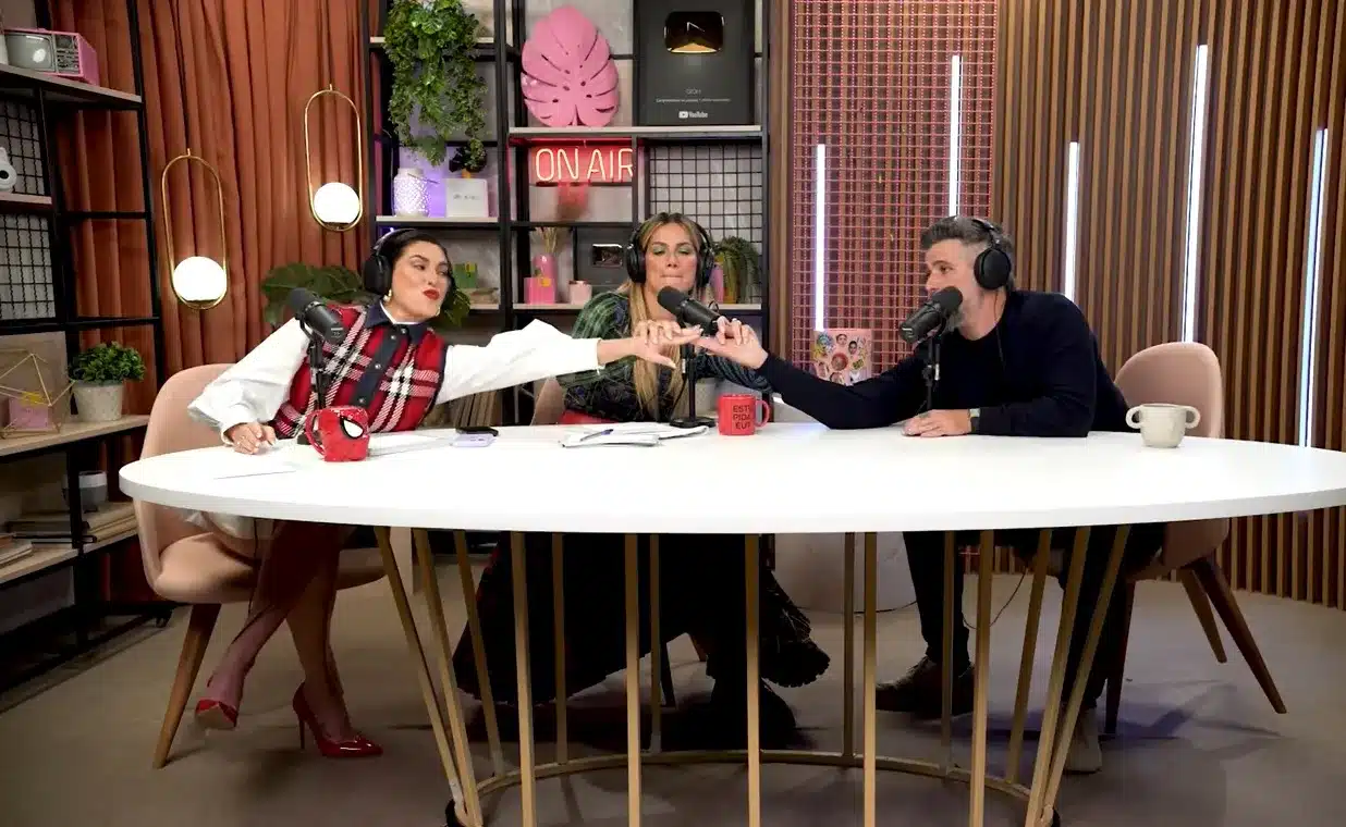 Fernanda Paes Leme, Gio Ewbank e Bruno Gagliasso no "Quem Pod Pode" (Foto Reprodução/Youtube)