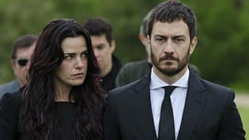 Ana Paula Arósio e Gabriel Braga Nunes em "A Floresta que se Move!" (Foto Reprodução/Globo Filmes)