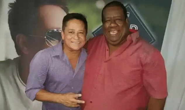 O famoso cantor sertanejo, Leonardo ao lado de um dos autores do sucesso Pense em Mim, Mario Soares (Foto: Reprodução)