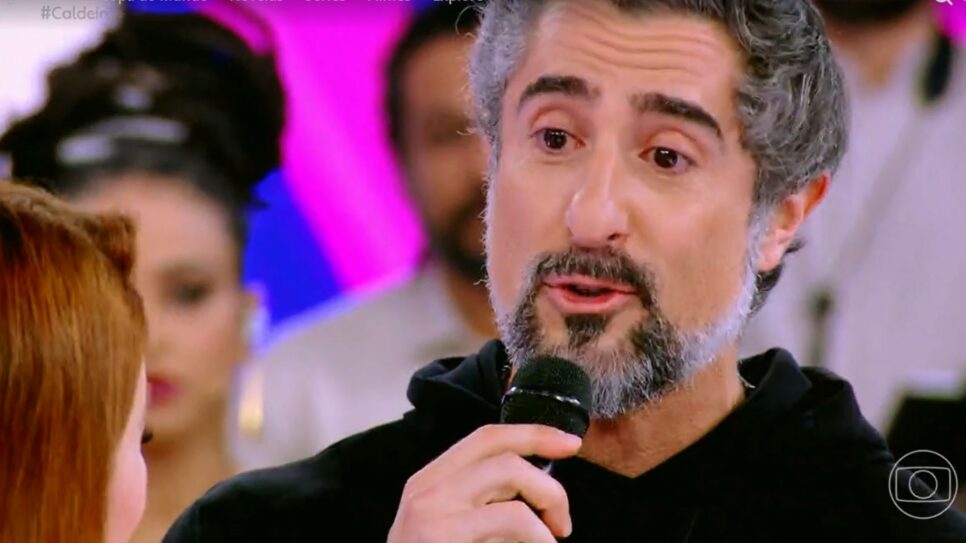 Marcos Mion é flagrado ajoelhado na Globo (Foto: Reprodução)