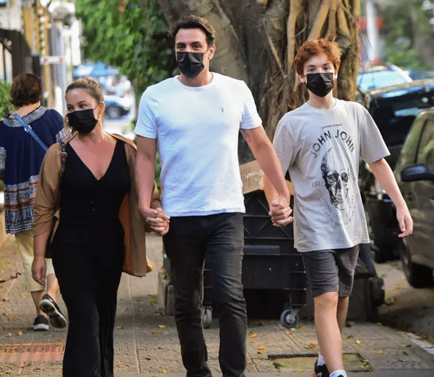 Rodrigo Lombardi com a mulher, Betty Baumgarten, e o filho, Rafael (Foto: Leo Franco/AgNews)