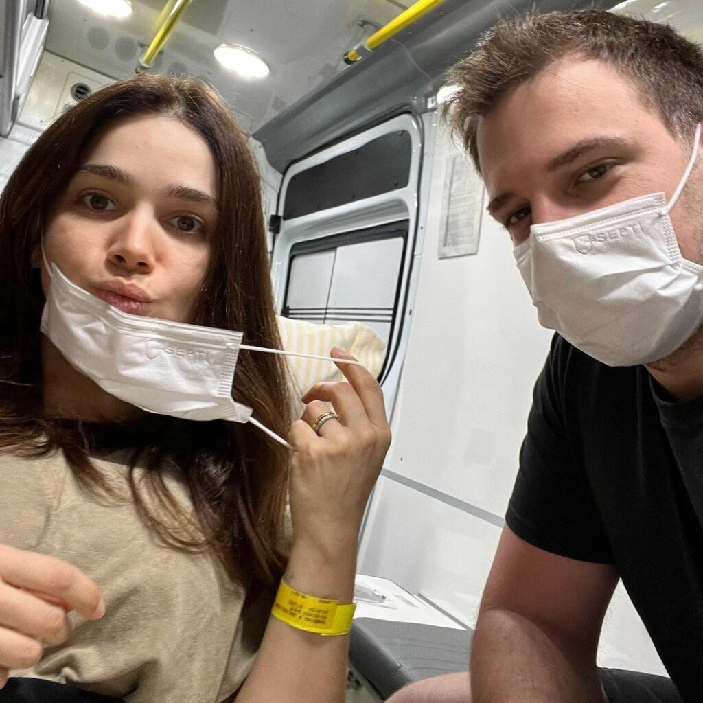 Sabrina Petraglia surgiu em uma ambulância (Foto: Reprodução/Instagram)