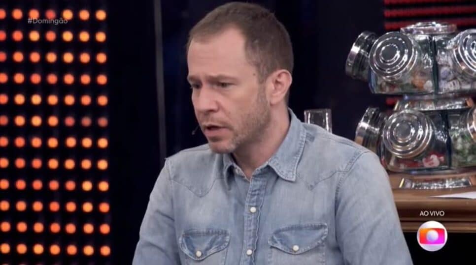 Tiago Leifert foi pego de surpresa ao vivo no Mais Você (Foto: Reprodução)