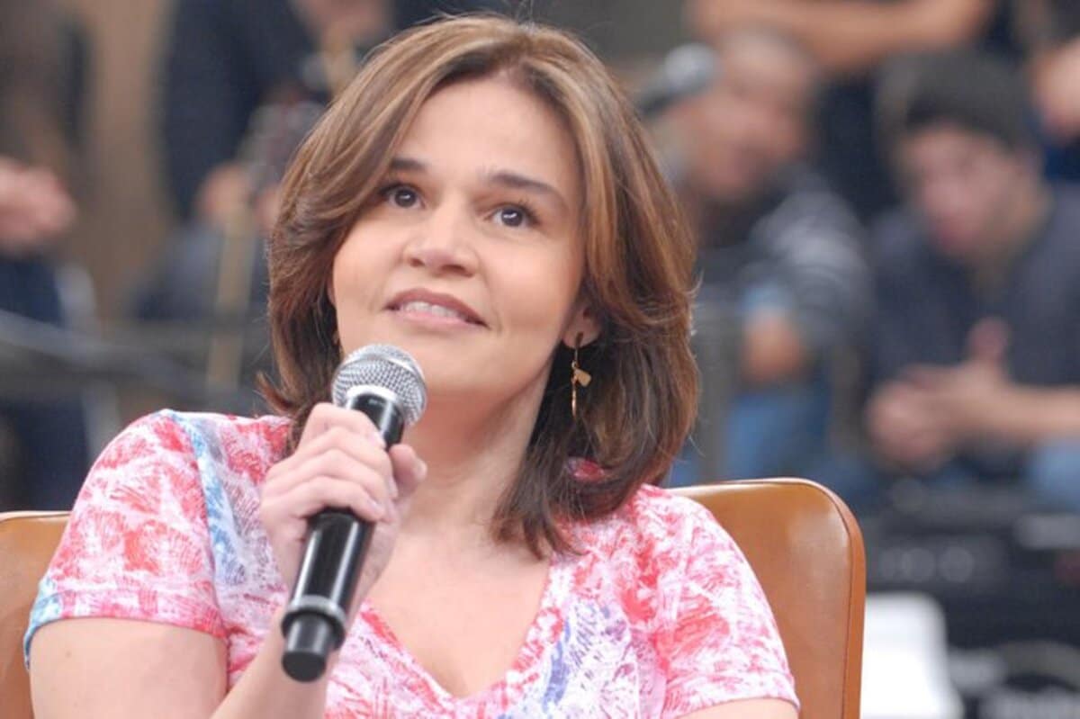 Claudia Rodrigues da atriz Globo em programa de televisão