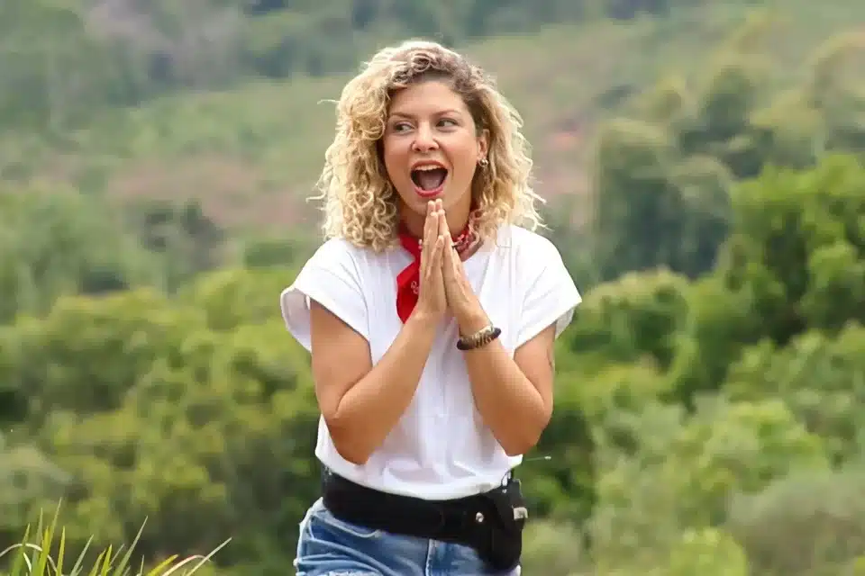 Bárbara Borges conta que pediu vaga em A Fazenda para Carelli (Imagem Reprodução Internet)