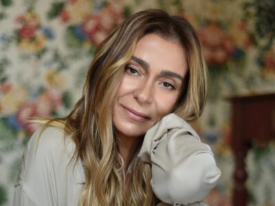 A atriz Mônica Martelli da Rede Globo fica constrangida com própria filha (Foto: Reprodução/Internet)