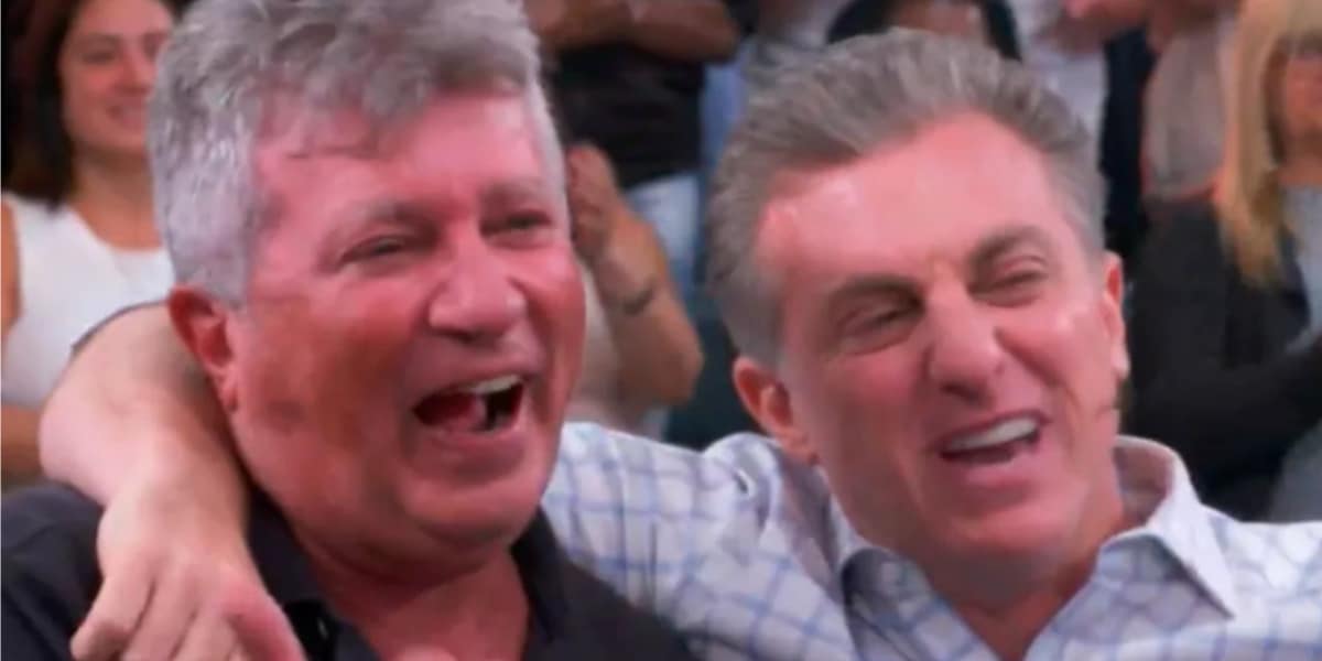 Luciano Huck e José Siqueira Júnior no domingão (Imagem Reprodução Internet)