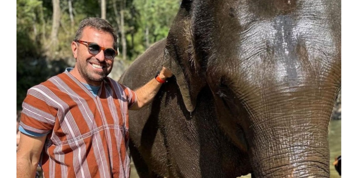 Rodrigo Bocardi curte férias na Tailândia e posta foto com elefantes (Imagem Reprodução Instagram)