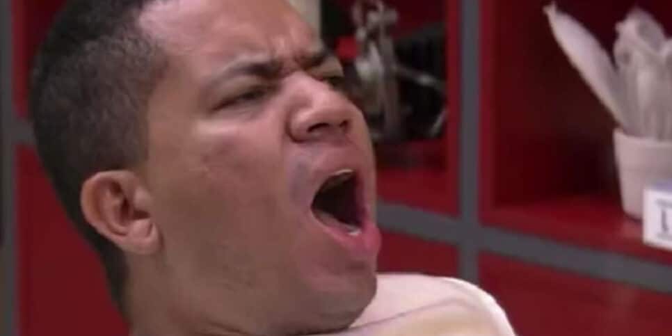 BBB23: Bêbado, Bruno choca os internautas por esfregar objeto nas partes íntimas (Imagem Reprodução Internet)
