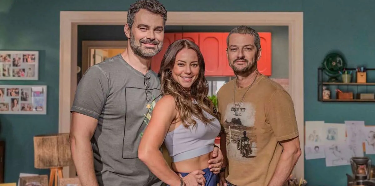 Carmo Dalla Vecchia ao lado de Paolla Oliveira e Marcelo Serrado em Cara e Coragem 