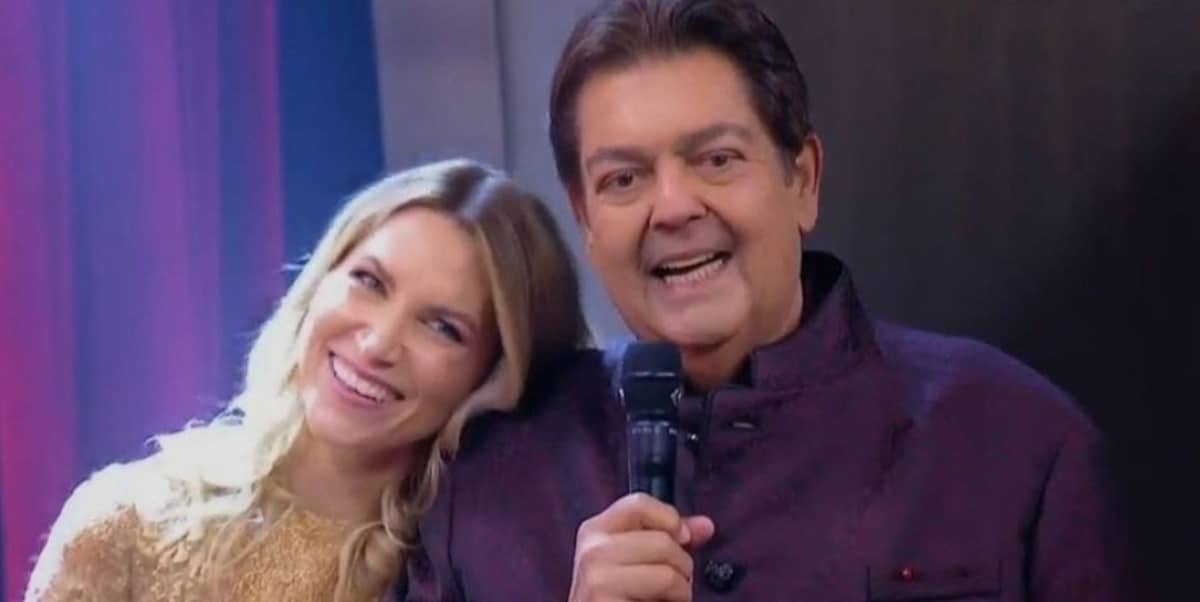 Os apresentadores e amigos no Faustão na Band