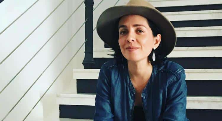 Repórter da Globo é vítima de homofobia após beijar mulher