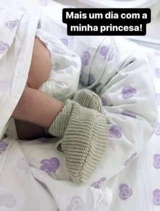 Pedro Scooby ignora Luana Piovani e atualiza estado da filha