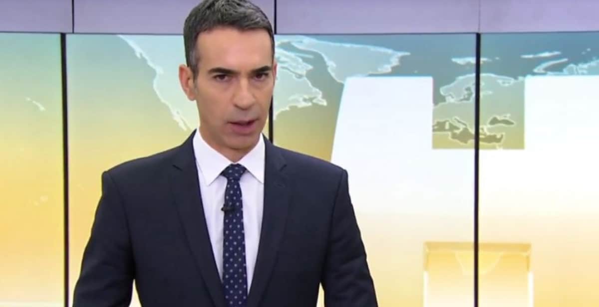 César Tralli comanda o "Jornal Hoje", na Globo, e falou sobre falência de rede farmacêutica (Foto Reprodução/Globo)