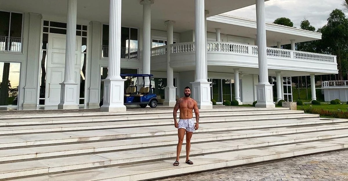 A mansão do sertanejo é inspirada na Casa Branca americana (Foto: Reprodução/ Redes Sociais)