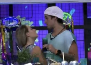 Romance de Bruna Griphao e Gabriel Tavares está ameaçado (Foto: Reprodução / Globoplay)