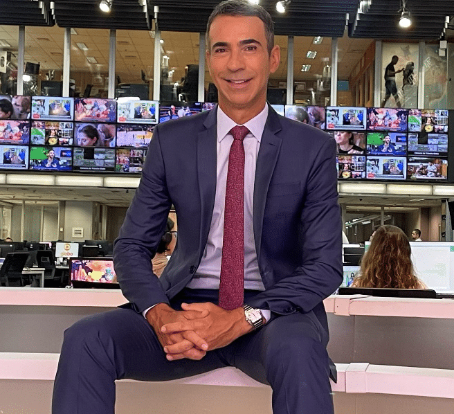 César Tralli agradeceu o apoio da equipe por trás do horário vespertino da Globo (Foto Reprodução/Instagram)