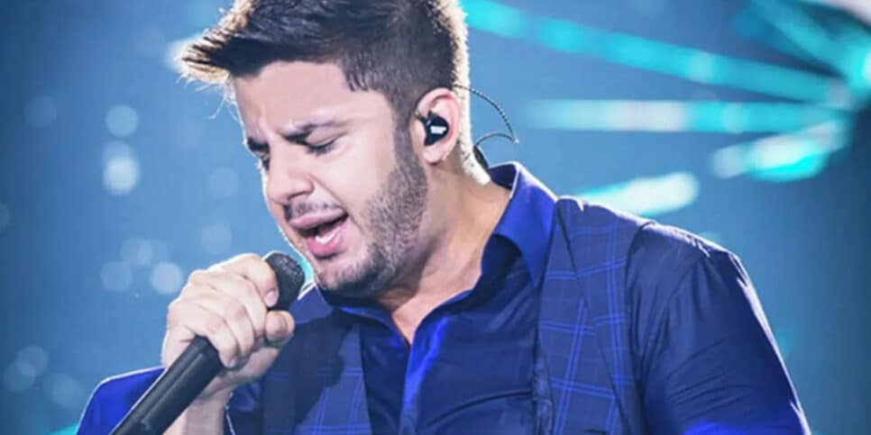 Irmã de Cristiano Araújo mostra objetos deixados pelo do cantor momentos antes de sua morte: "Tem o cheiro"