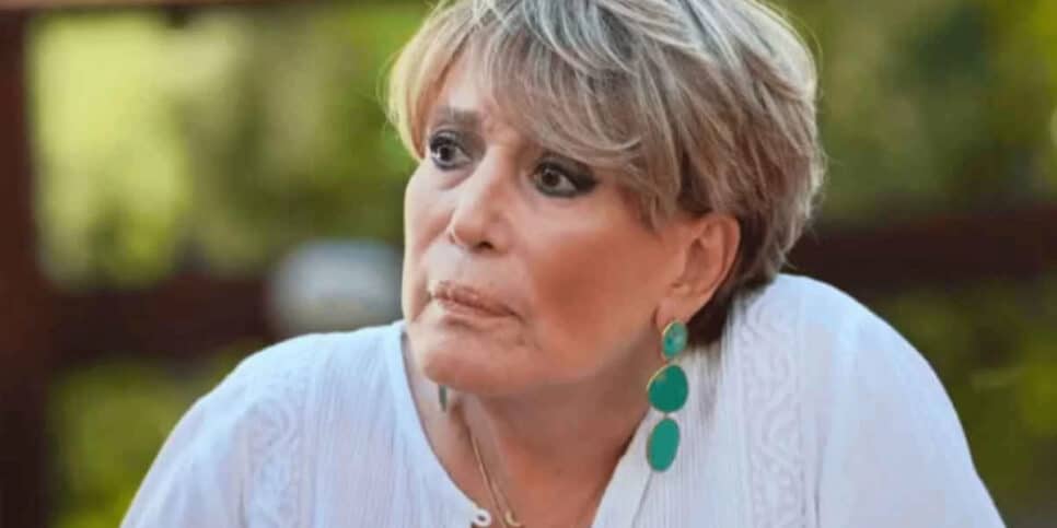 Susana Vieira desembarca de cadeira de rodas em aeroporto do Rio de Janeiro (Imagem Reprodução Internet)