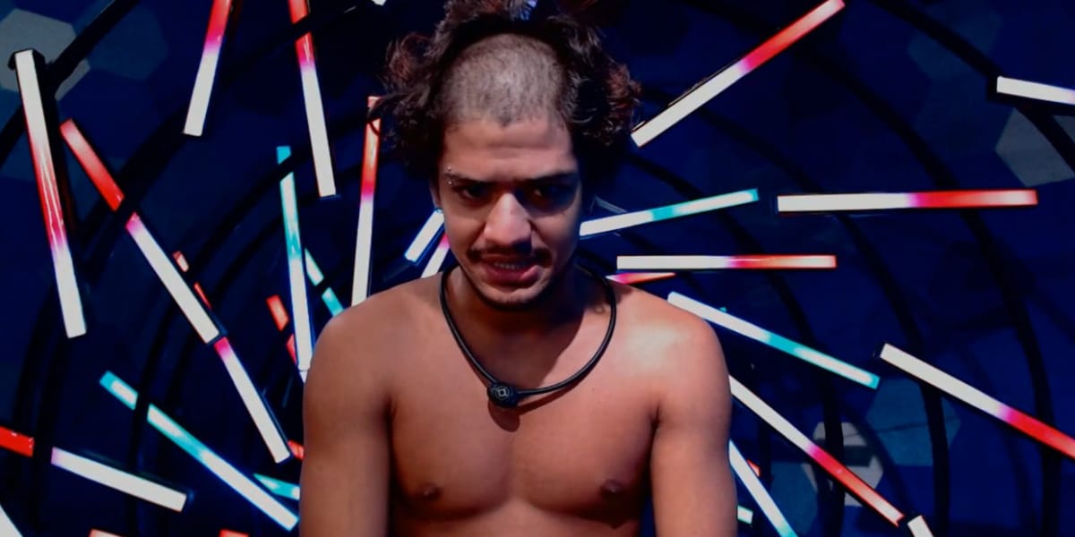 BBB23: Gabriel Santana corta o cabelo após a eliminação de Tina no paredão (Foto Reprodução GShow)