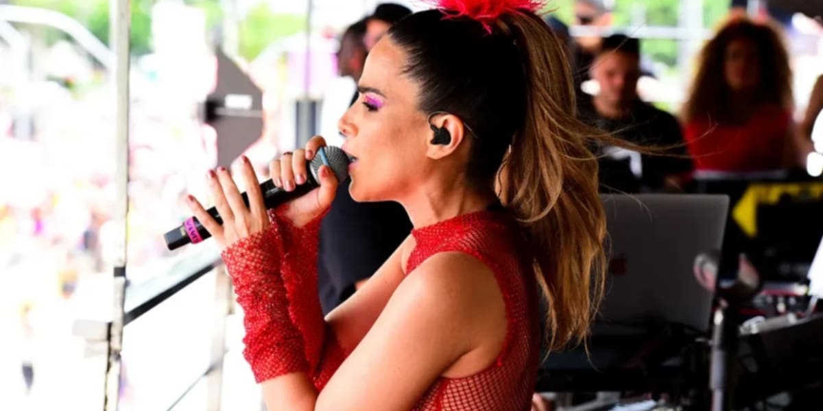 Wanessa Camargo foi com seu bloco de rua animar os foliões no pré-carnaval (Foto: Andy Santana / Brazil News)