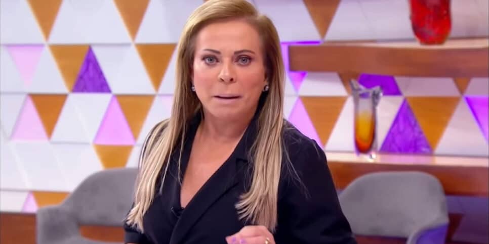 Casos de Família, comandando por Christina Rocha, é retirado da grade de atrações do SBT (Imagem Reprodução Internet)