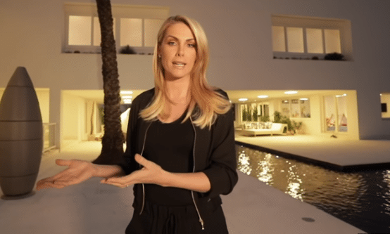 Ana Hickmann faz o que mais odeia ao vivo no Hoje Em Dia (Foto: Reprodução)