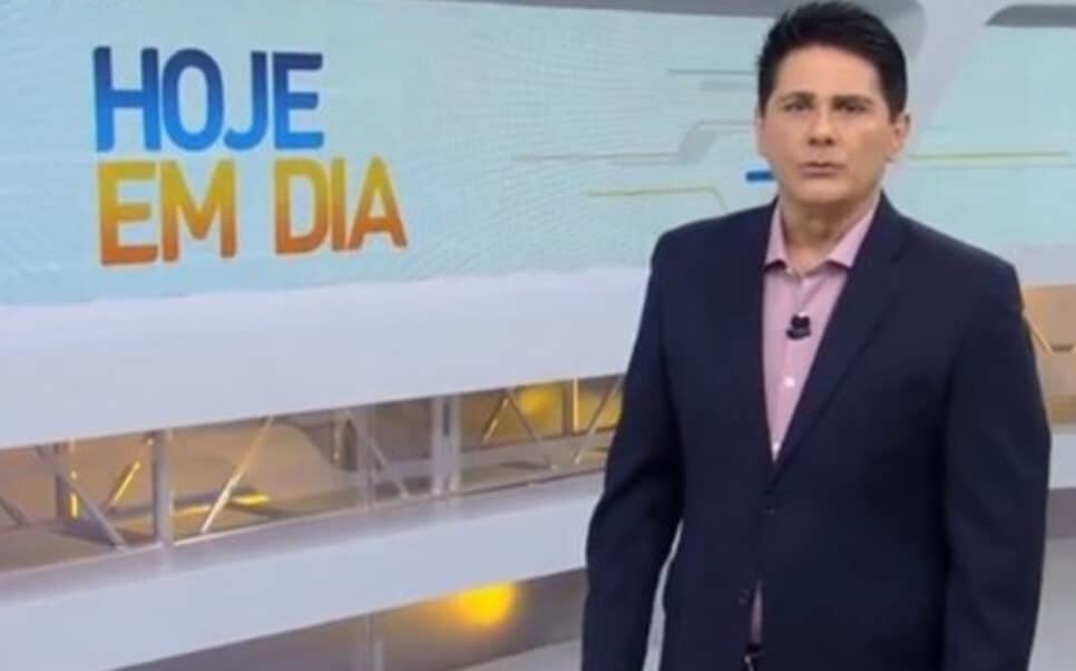 César Filho iniciou o Hoje Em Dia com triste notícia de um dos maiores astros do Brasil (Foto: Reprodução / Record TV)