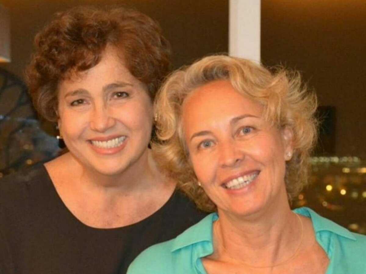 A humorista Claudia Jimenez e sua ex-mulher, Stella Torreão