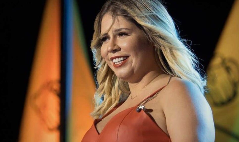 Repórter da Globo refaz trajeto de acidente de Marília Mendonça
